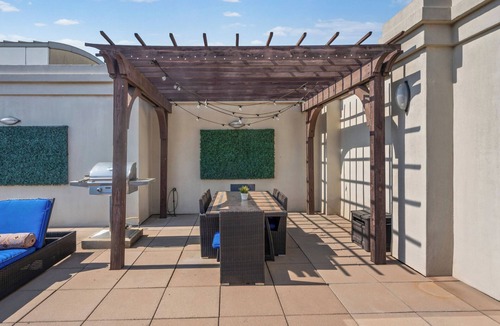 Fourth Ward Condo | Luxury Uptown 2BR Condo Pool Patio Walk to Stadiums & Dining
