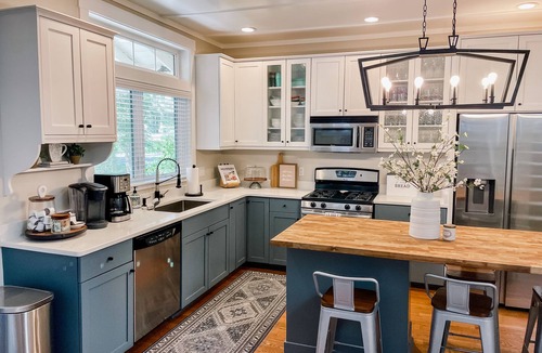 New Buffalo House | Luxury vacation cottage - walk to beach/downtown New Buffalo and pool!