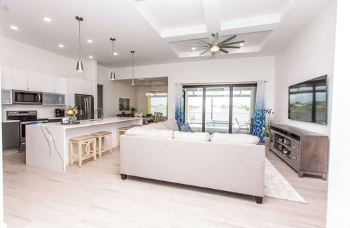 Mariner Villa | Luxury Villa with gorgeous sunrise lake view