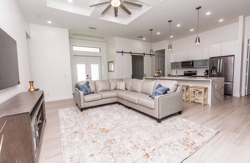 Mariner Villa | Luxury Villa with gorgeous sunrise lake view