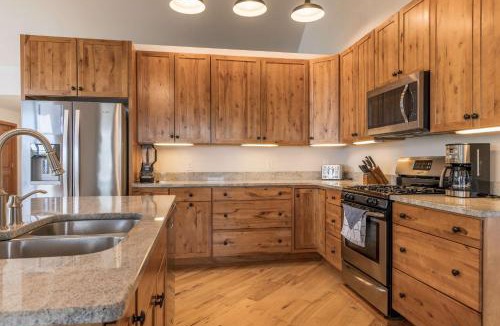 St Ignace House | Mackinac Island Cabin Steps to Ferry Sleeps 12