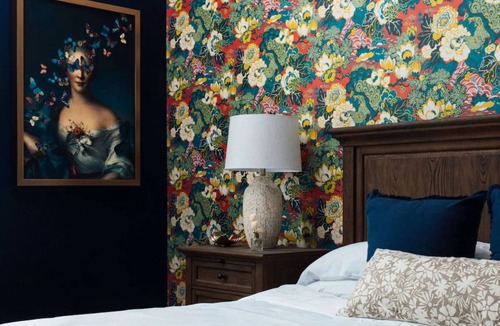 Five Points South Hotel | Madame Lou's Room at The Painted Lady! Pets Allowed, Free Parking!
