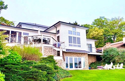 Sister Lakes House | Magic on Magician Lake