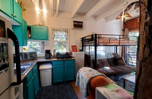 Grubville Cabin | Magical Tree House Rental Nestled in the Woods on Farm Retreat near St. Louis, Missouri