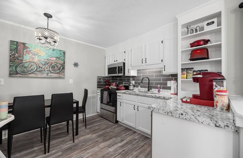 Statesville Apartment | Magnolia Apt 618 — King suite w/quality amenities, comfort & convenience