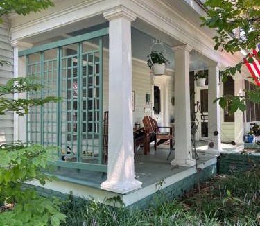 Clover Bed & Breakfast | Magnolia House & Gardens B&B