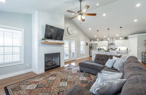 Chattanooga Valley Apartment | Magnolia |Stylish farmhouse Apartment|Dogs welcome