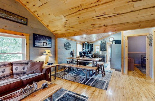 Mercer House | Main Level Cozy Home, Conveniently located near downtown by Lakes & Trails.