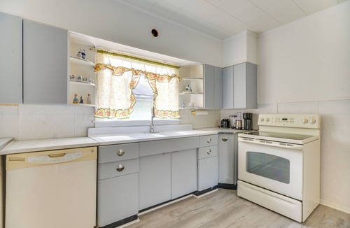 Westernport Apartment | Main St Apt w/Pool Table & Sauna in Westernport!