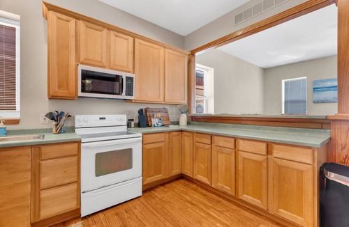 Warrenton Condo | Main Street Hideaway