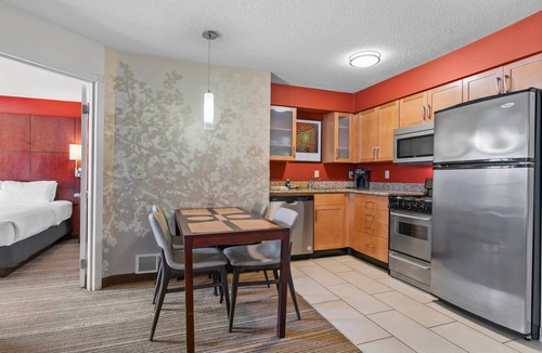 Appleton Hotel | MainStay Suites Appleton Airport - Fox River Mall Area