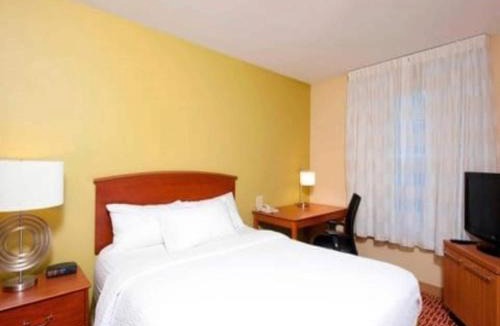 Bloomington Hotel | MainStay Suites Bloomington near University