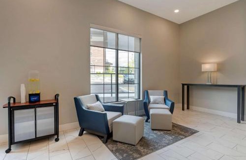 Walnut Hills Hotel | MainStay Suites Cincinnati University - Uptown