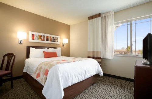 Auburn Hills Hotel | MainStay Suites Detroit Auburn Hills