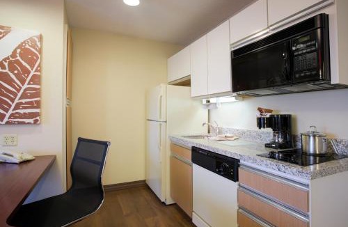 Auburn Hills Hotel | MainStay Suites Detroit Auburn Hills