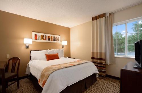 Auburn Hills Hotel | MainStay Suites Detroit Auburn Hills