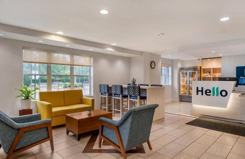 Potomac Falls Hotel | MainStay Suites Sterling near Dulles Town Center