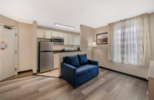 Potomac Falls Hotel | MainStay Suites Sterling near Dulles Town Center