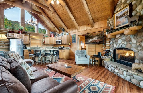 Sevierville House | Majestic Views | Smoky Mtn Romance | Ultimate Honeymoon Cabin Near Pigeon Forge