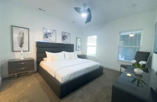 Jeffersonville House | Majesty - Work Friendly & Near Downtown