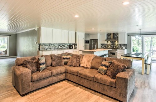 Star Harbor House | Malakoff Lake House - Deck, Boat Slips, and Fire Pit