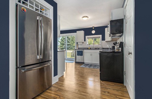 Manistee House | Manistee and Lake Michigan Getaway: Walk to the Beach, Downtown & Riverwalk!