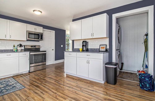 Manistee House | Manistee and Lake Michigan Getaway: Walk to the Beach, Downtown & Riverwalk!