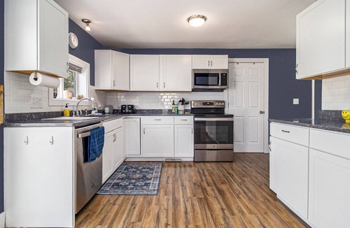 Manistee House | Manistee and Lake Michigan Getaway: Walk to the Beach, Downtown & Riverwalk!