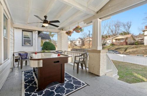 Birmingham House | Mara Retreat with Fire Pit-Grill-Patio-Games-Jacuzzi
