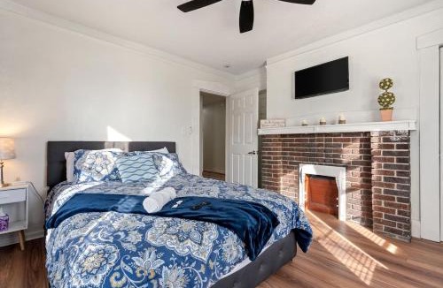 Birmingham House | Mara Retreat with Fire Pit-Grill-Patio-Games-Jacuzzi