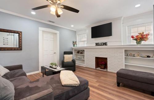 Birmingham House | Mara Retreat with Fire Pit-Grill-Patio-Games-Jacuzzi
