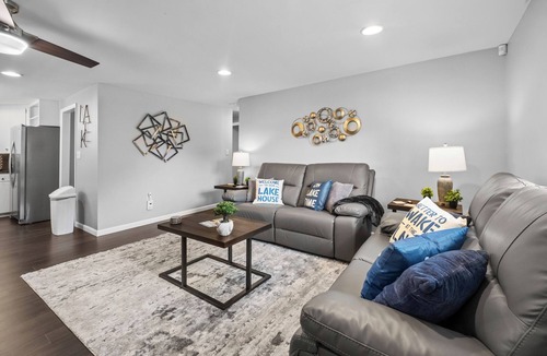 Grove House | Marina Breeze: Lake View > Central To Grove & Grand