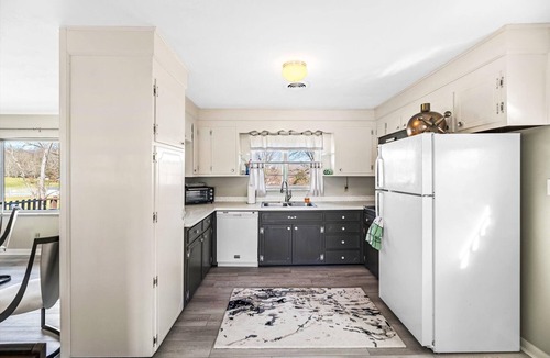 Knoxville House | Mars Mid Mod: stylish, airy and pleasant. Knoxville TN