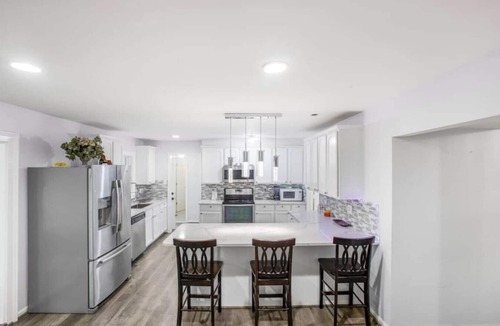 Tysons House | Massive 4 bedroom with tons of space!
