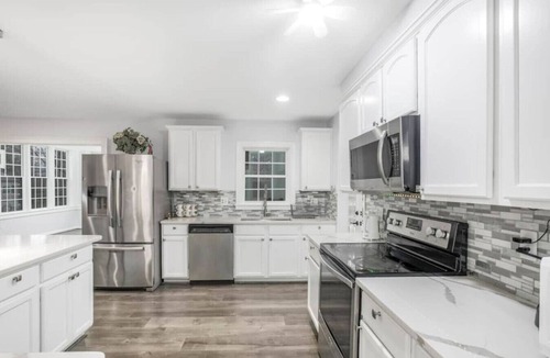Tysons House | Massive 4 bedroom with tons of space!