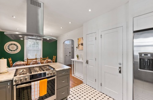 Potomac West Apartment | Massive 5BR Historic CozySuites House