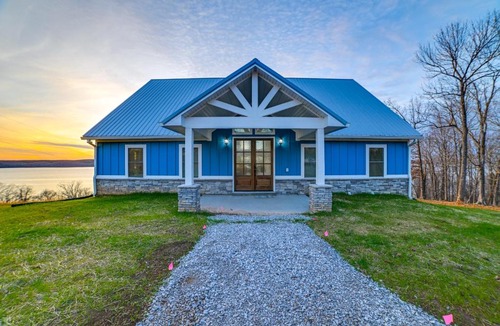 Waverly House | Massive Lake Views & Stunning Sunsets: Waverly Gem
