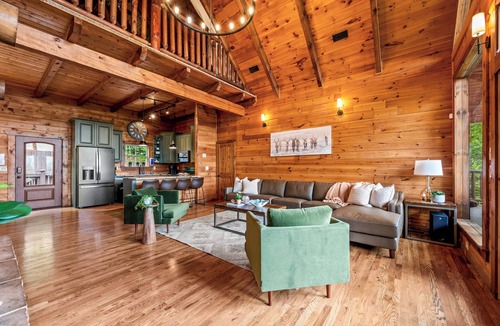 Smoky Mountains Cabin | Massive Views+Indoor Pool+Movie Theater+Fire Pit