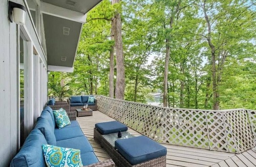 Rogers House | MCM Lakehouse - Direct Lake Access - Sleeps 8