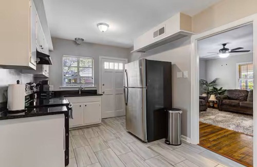 University District House | Memphis Home w/Backyard, Parking & High Speed Wifi. Entire home in Memphis, TN