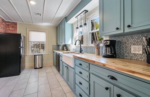 Five Points Apartment | Merrimon Manor Historic Remodel