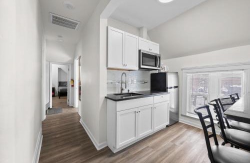 Mexicantown - Southwest Detroit Apartment | Mexicantown Detroit 2BR | Sleeps 7 + WiFi