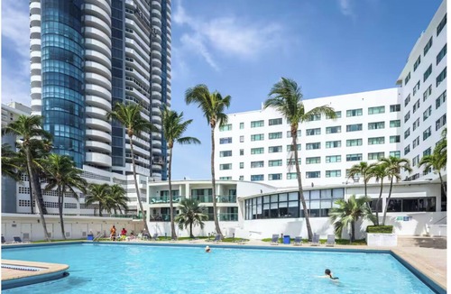 Mid Beach Condo | Miami Beach-Front with Amazing Pool