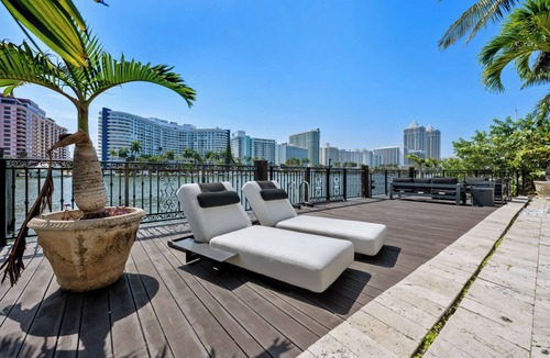 The Roads Apartment | Miami Beach Waterfront Mansion, Pool, BBQ, Gated