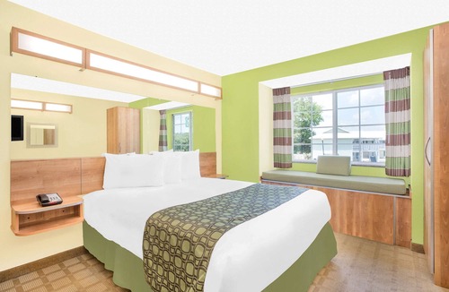 Florence Hotel | Microtel Inn & Suites by Wyndham Tuscumbia/Muscle Shoals