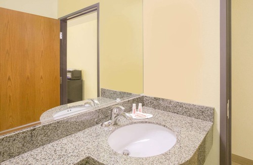 Delphos Hotel | Microtel Inn & Suites by Wyndham Delphos