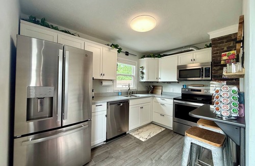 Clarksville House | Mid-Century Modern Home 6 min from Louisville
