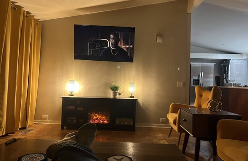 Jacksonville House | Mid Century Modern Cottage near Air Base and Hospital