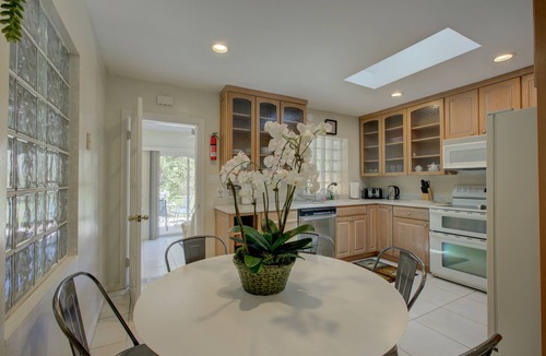 Long Meadow House | Mid-Century Retreat close to Everything.