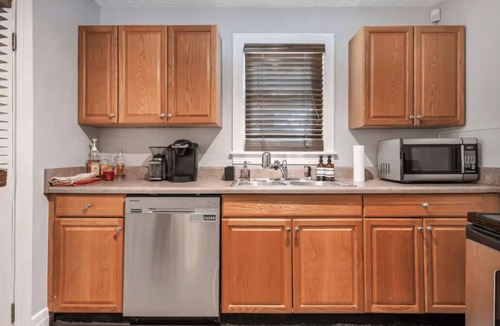 Melrose House | Mid Century Vibe/2.5 Miles to Downtown